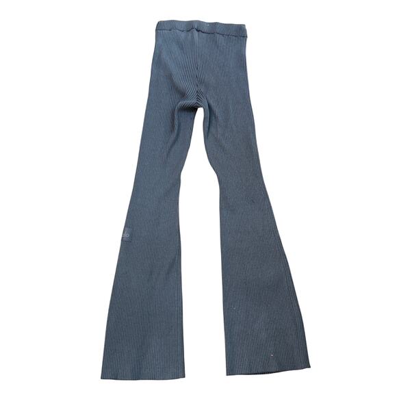 Alo Yoga Denim Knit High-Waist Flare Pant Size Small Steel Grey/Anthracite - Picture 5 of 7